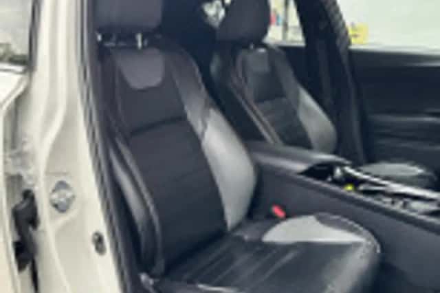 Toyota C hr (2018) thumbnail 38