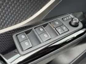 Toyota C hr (2018) thumbnail 41