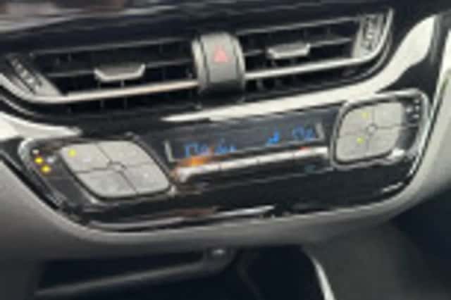 Toyota C hr (2018) thumbnail 44