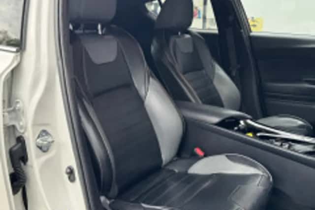 Toyota C hr (2018) thumbnail 6