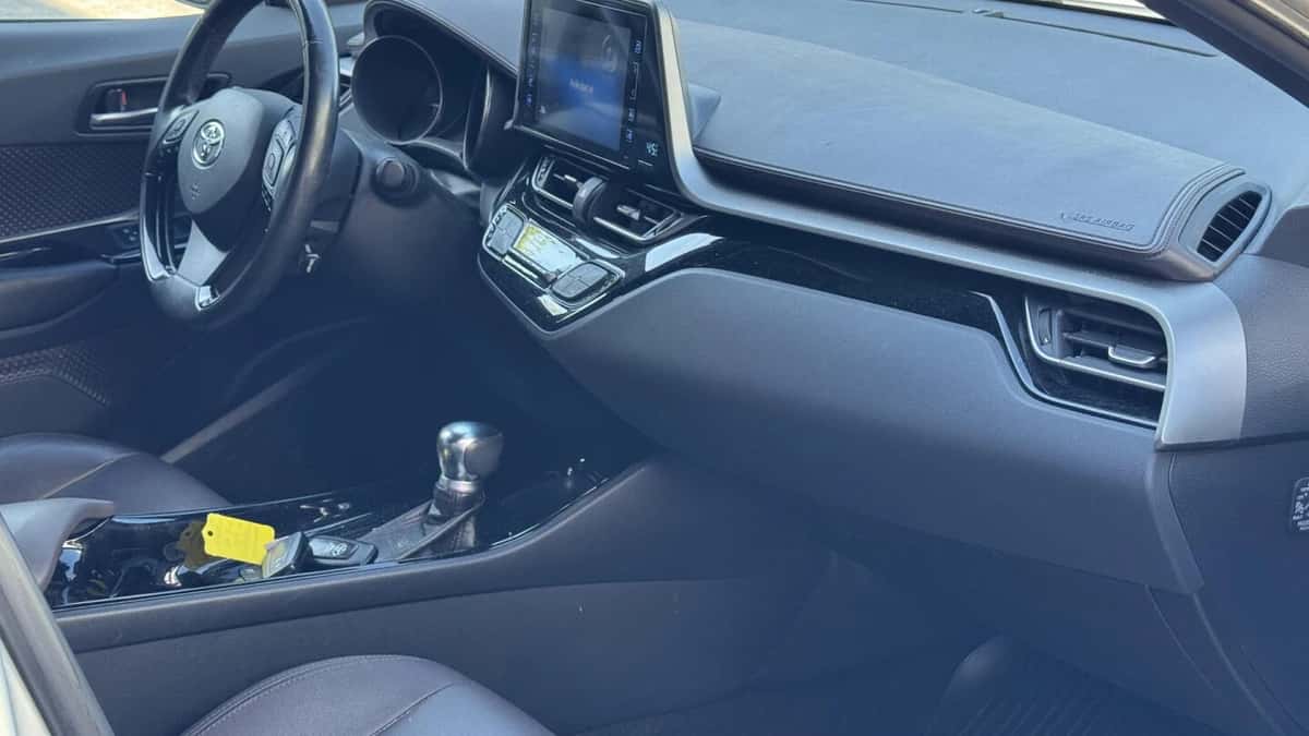 Toyota C hr (2018) — foto 1