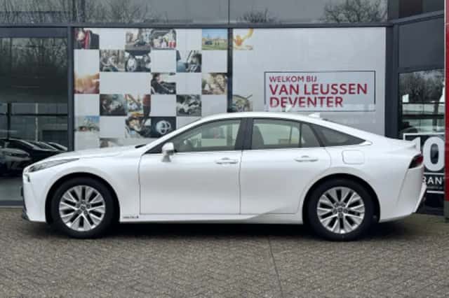 Toyota Mirai (2022) thumbnail 2