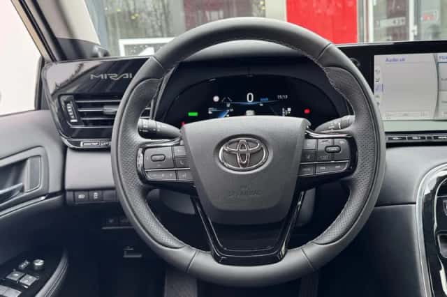 Toyota Mirai (2022) thumbnail 12