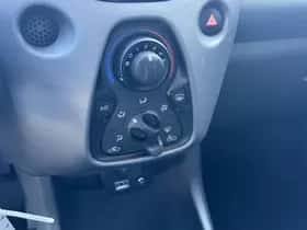 Toyota Aygo (2019) thumbnail 15