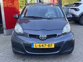 Toyota Aygo (2010) thumbnail 2