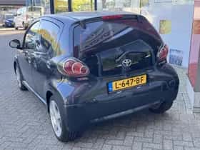 Toyota Aygo (2010) thumbnail 12