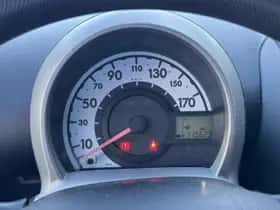 Toyota Aygo (2010) thumbnail 15