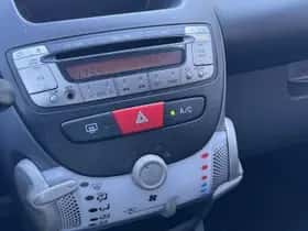 Toyota Aygo (2010) thumbnail 16