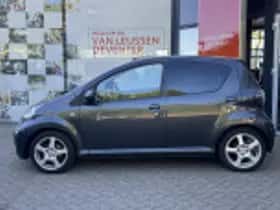 Toyota Aygo (2010) thumbnail 24