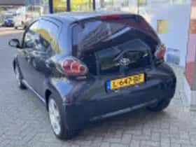 Toyota Aygo (2010) thumbnail 26