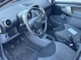 Toyota Aygo (2010) thumbnail 27