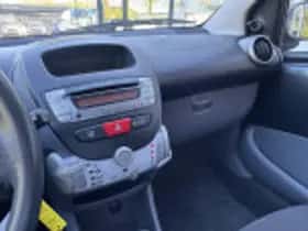 Toyota Aygo (2010) thumbnail 33