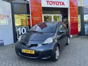 Toyota Aygo (2010) thumbnail 37