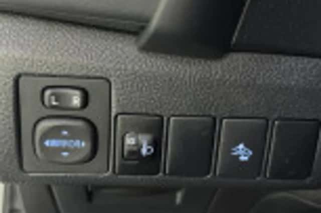 Toyota Auris (2018) thumbnail 38