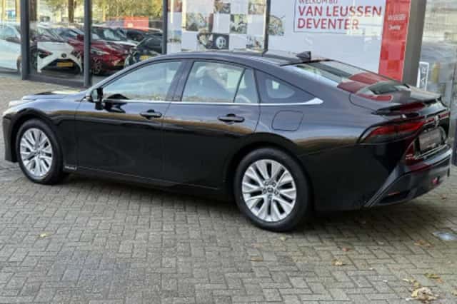 Toyota Mirai (2022) thumbnail 2