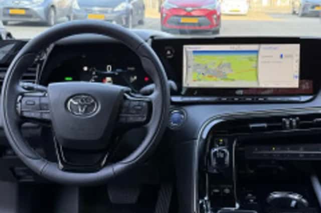 Toyota Mirai (2022) thumbnail 4