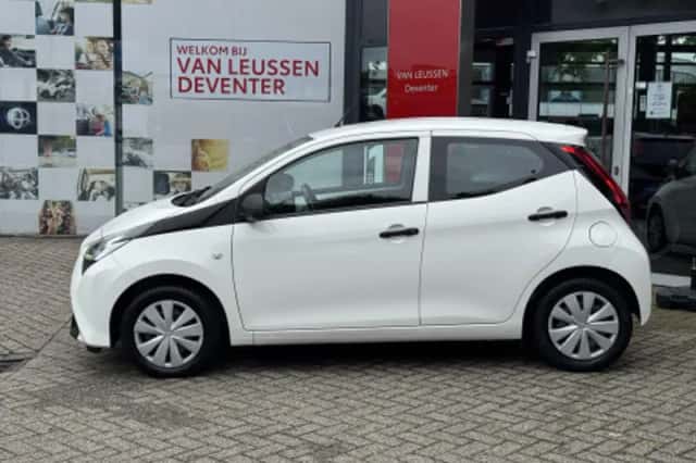 Toyota Aygo (2021) thumbnail 2