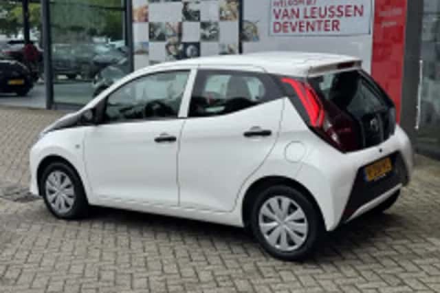 Toyota Aygo (2021) thumbnail 3