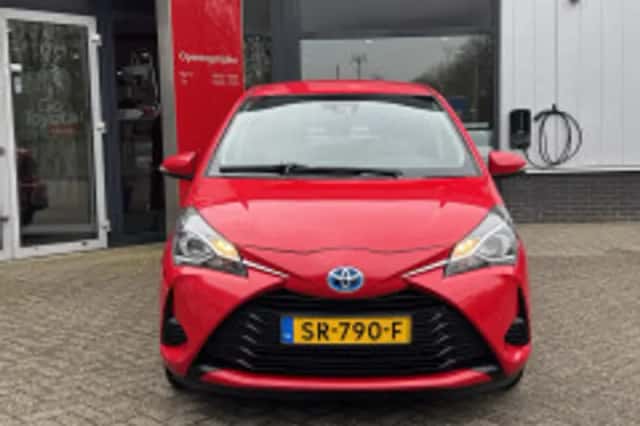 Toyota Yaris (2018) thumbnail 3