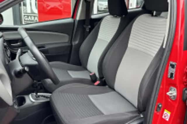 Toyota Yaris (2018) thumbnail 5