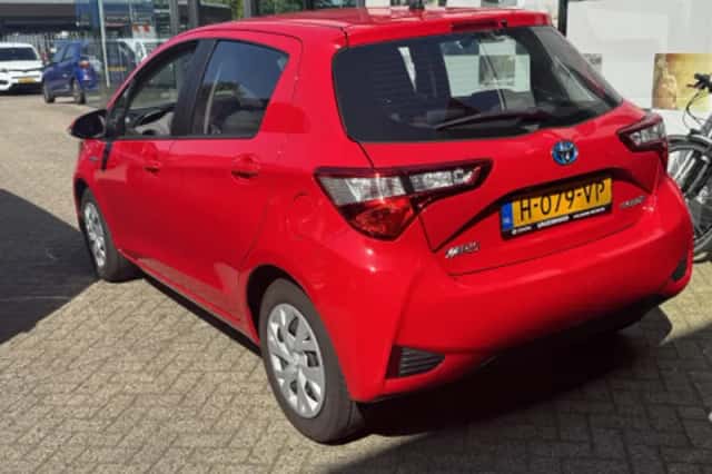 Toyota Yaris (2020) thumbnail 2