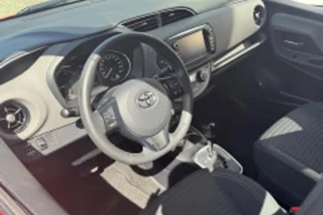 Toyota Yaris (2020) thumbnail 3