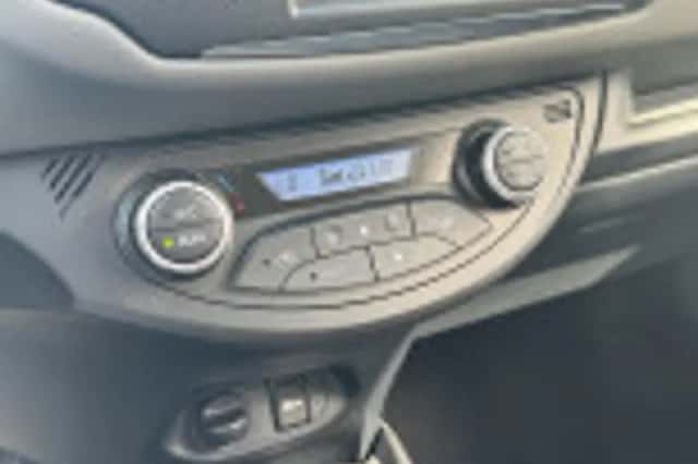 Toyota Yaris (2020) thumbnail 25