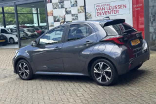 Toyota Yaris (2024) thumbnail 3