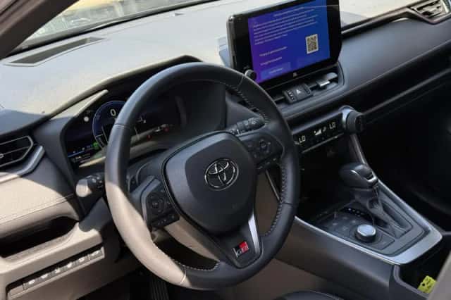 Toyota RAV4 (2025) thumbnail 14