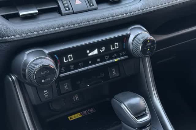 Toyota RAV4 (2025) thumbnail 16