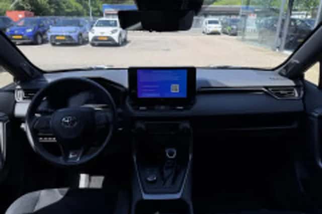 Toyota RAV4 (2025) thumbnail 4