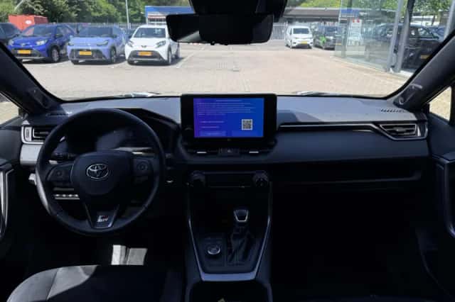 Toyota RAV4 (2025) thumbnail 10