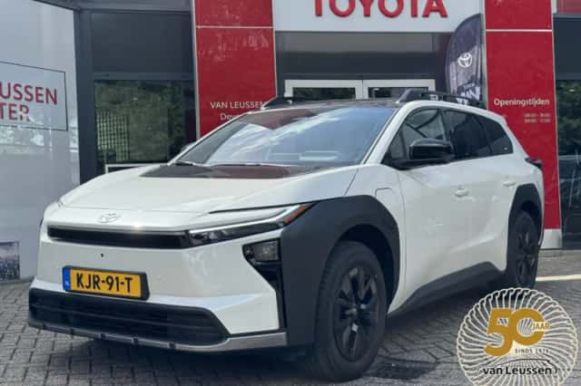 Toyota bZ4X (2026) thumbnail 1