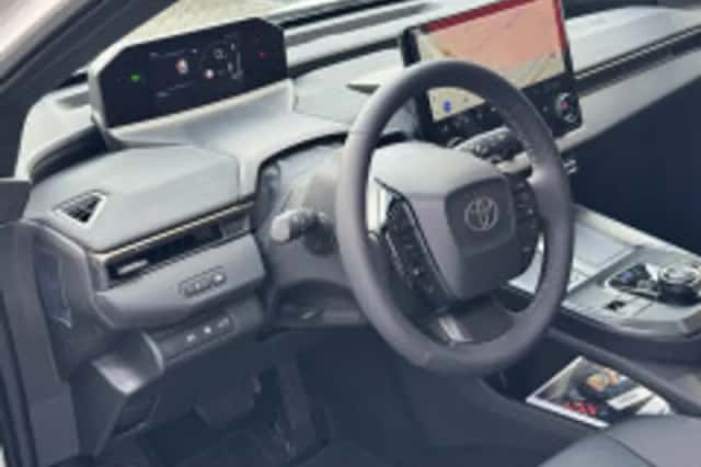 Toyota bZ4X (2026) thumbnail 4