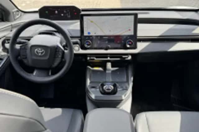 Toyota bZ4X (2026) thumbnail 6