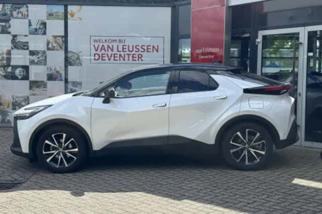 Toyota C hr (2025) thumbnail 2