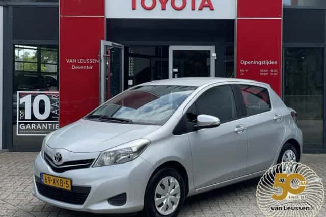 Toyota Yaris (2012) thumbnail 1