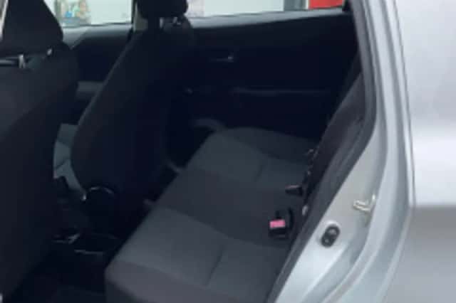 Toyota Yaris (2012) thumbnail 5