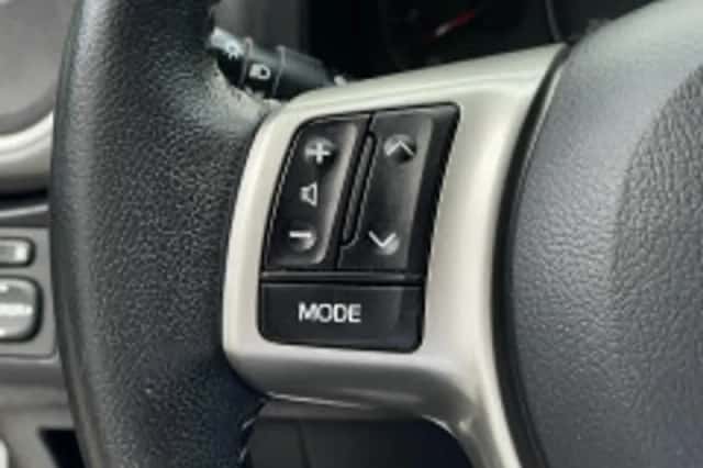 Toyota Yaris (2012) thumbnail 6