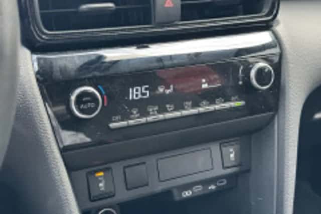 Toyota Yaris Cross (2025) thumbnail 4
