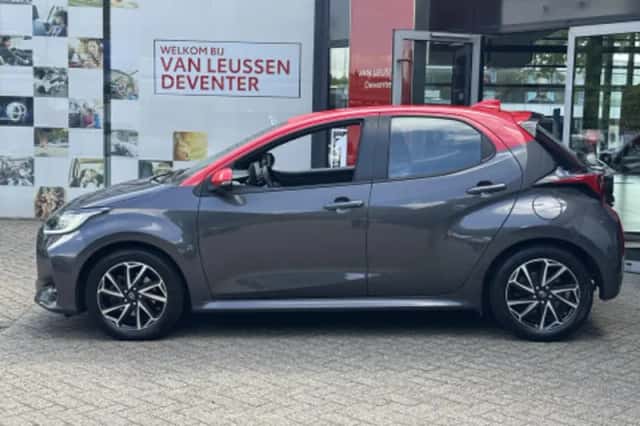 Toyota Yaris (2022) thumbnail 2
