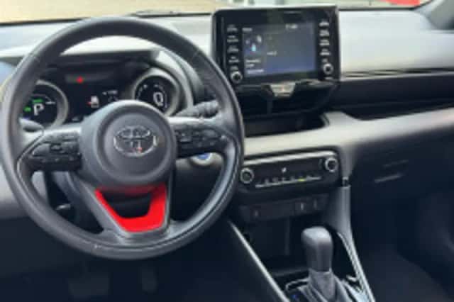 Toyota Yaris (2022) thumbnail 3