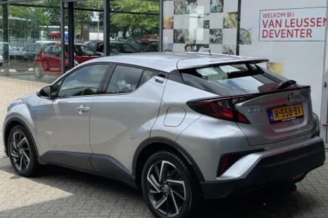 Toyota C hr (2022) thumbnail 2