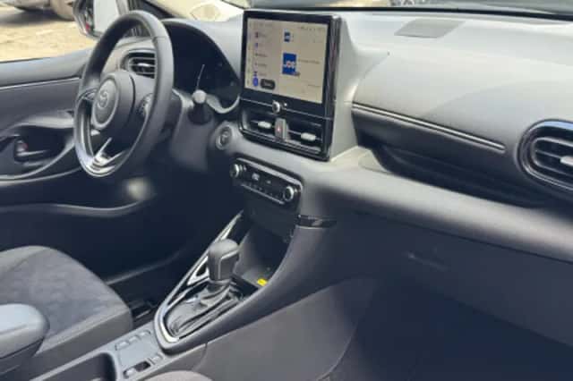 Toyota Yaris (2025) thumbnail 2