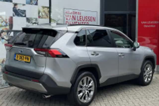 Toyota RAV4 (2023) thumbnail 3