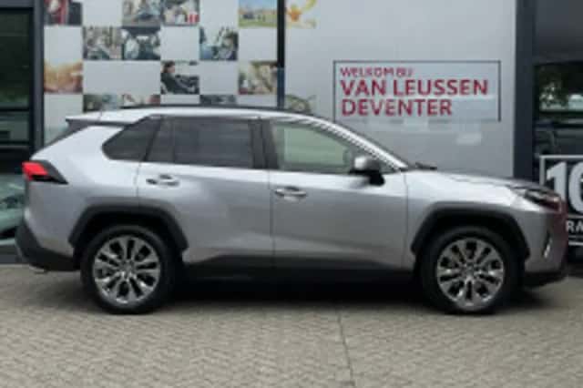 Toyota RAV4 (2023) thumbnail 4
