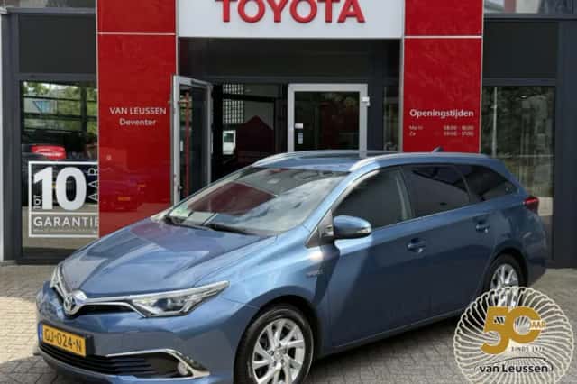 Toyota Auris (2015) thumbnail 1