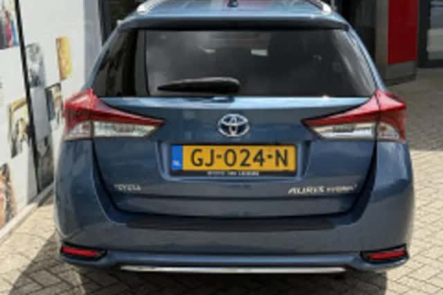 Toyota Auris (2015) thumbnail 3