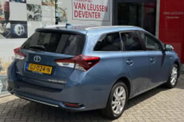 Toyota Auris (2015) thumbnail 4