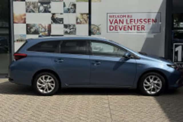 Toyota Auris (2015) thumbnail 5
